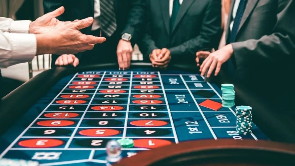 Understand the Game Pieces and How to Win